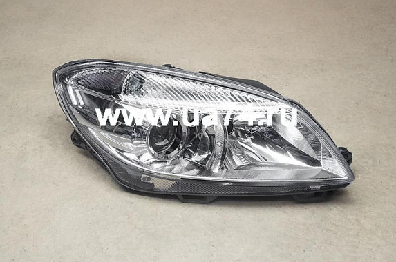 Фара правая c электрокорректором с линзой Skoda Fabia 2010-2015 (TYC / Тайвань)